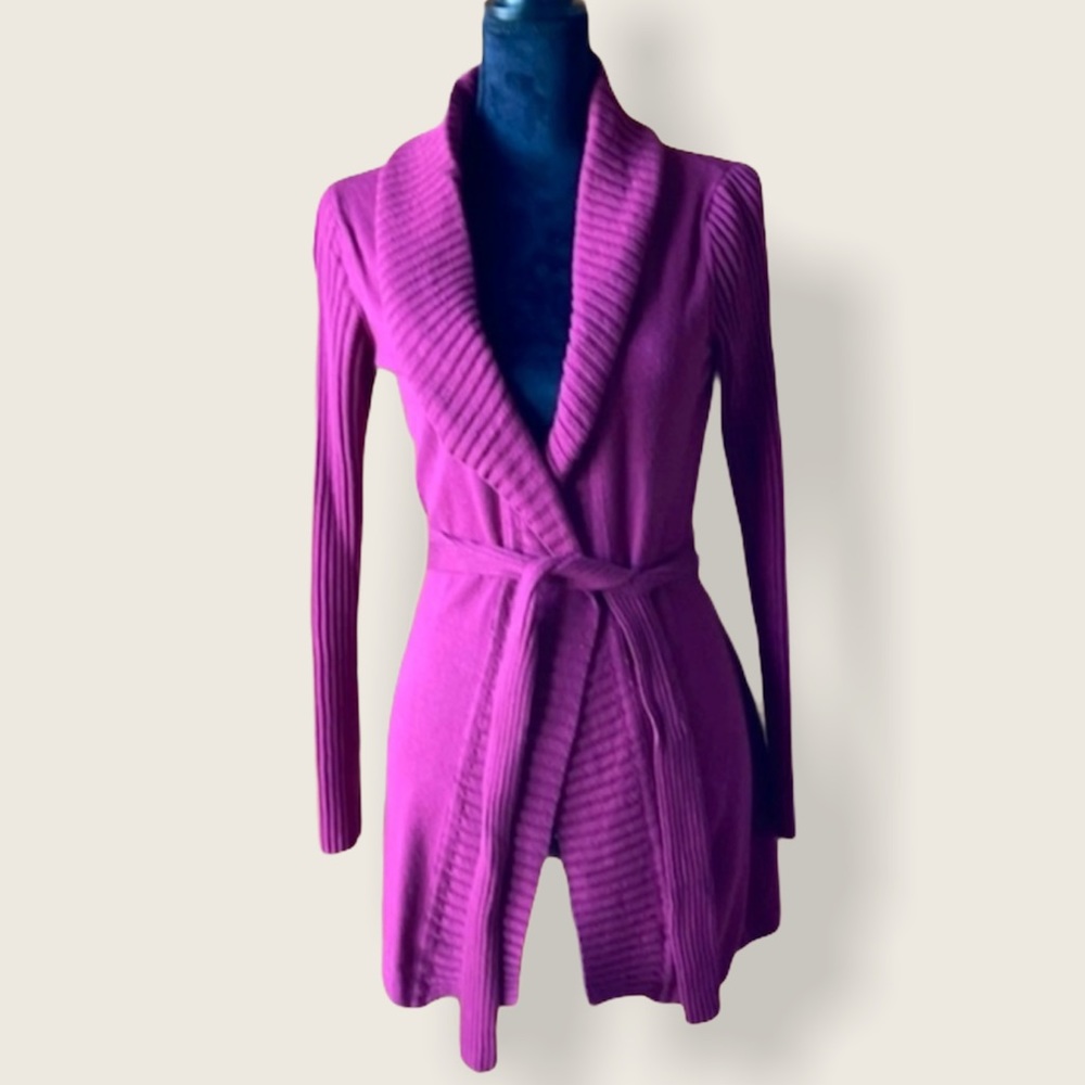 Cardigan sweater with tie